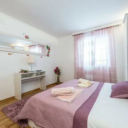 Apartman With A Swimming Pool