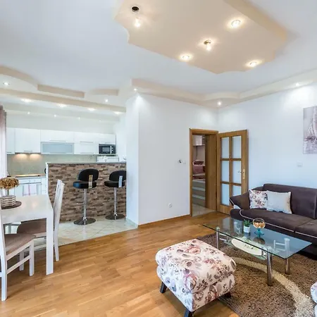 Apartman With A Swimming Pool