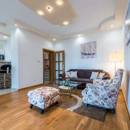 Apartman With A Swimming Pool *